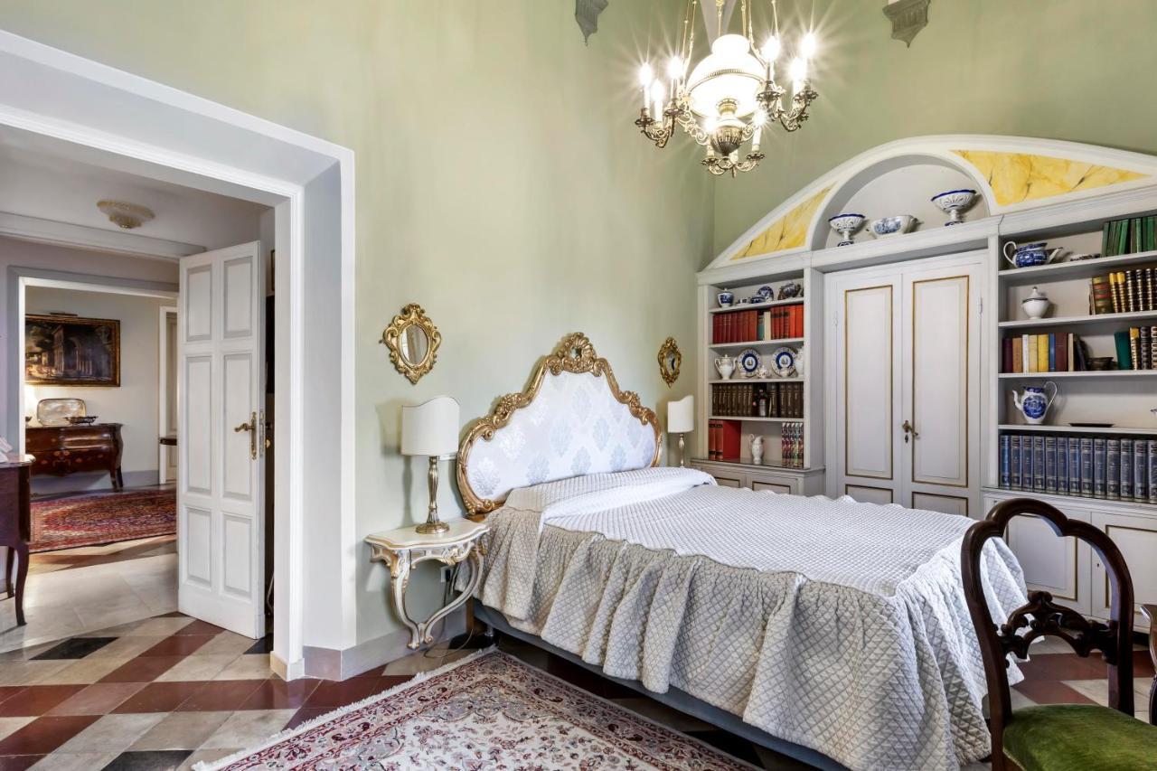 Residenza D'Epoca Palazzo Borghesi Bed & Breakfast Siena Bagian luar foto